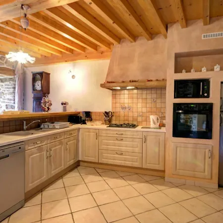 Avec Cheminee, Terrasse, Et Jardin Prive A - Fr-1-496-19 Saint-Just-en-Bas